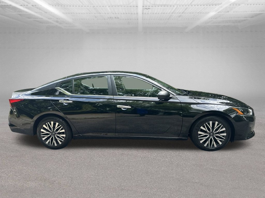 Used 2024 Nissan Altima 2.5 SV FWD image 7