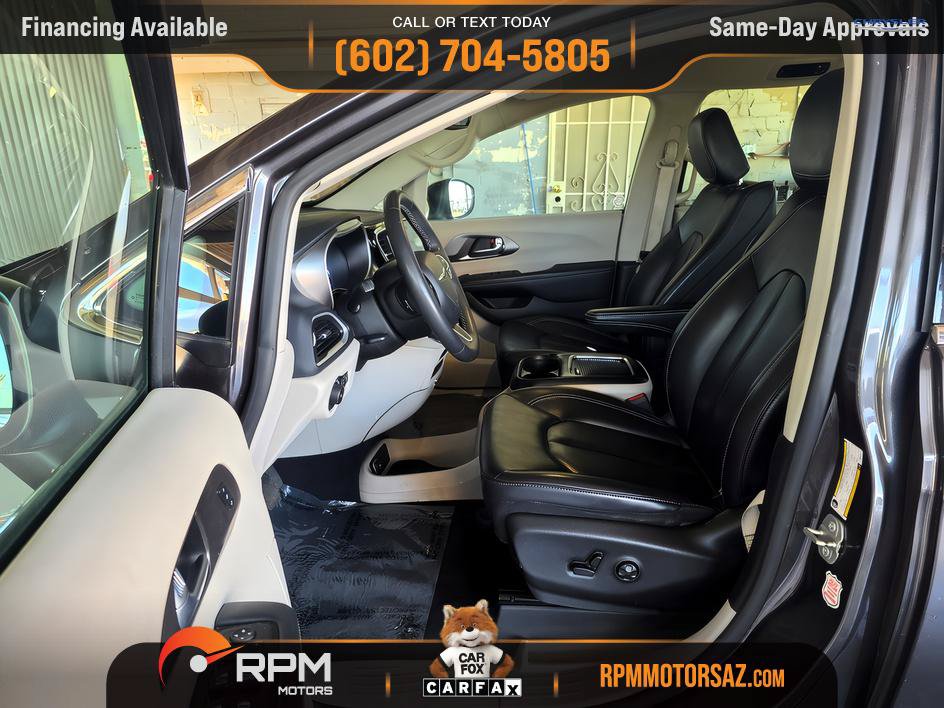 Used 2023 Chrysler Pacifica Touring-L FWD image 9