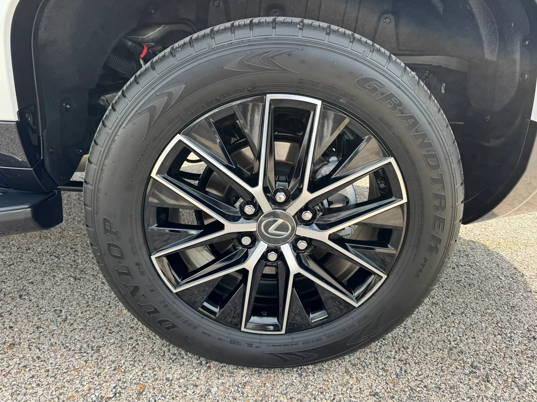 Used 2026 Lexus GX 550 w/ Accessory Package (2T) AWD/4WD image 16