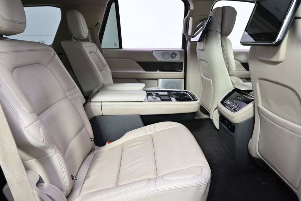 Used 2021 Lincoln Navigator Reserve AWD/4WD image 18
