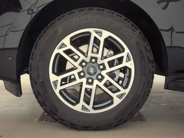 Used 2025 Ford Expedition Active AWD/4WD image 22