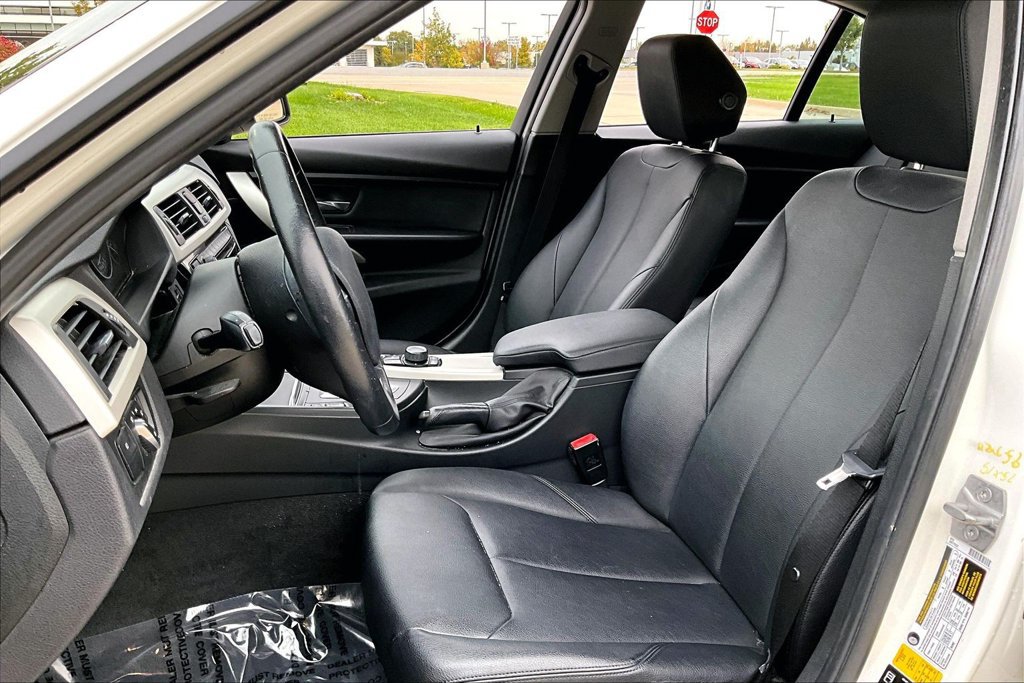 Used 2016 BMW 320i xDrive Sedan AWD/4WD image 15