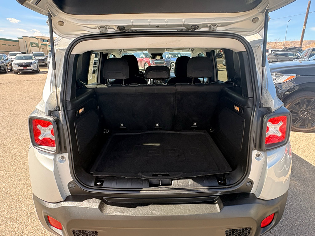 Used 2015 Jeep Renegade Latitude image 10