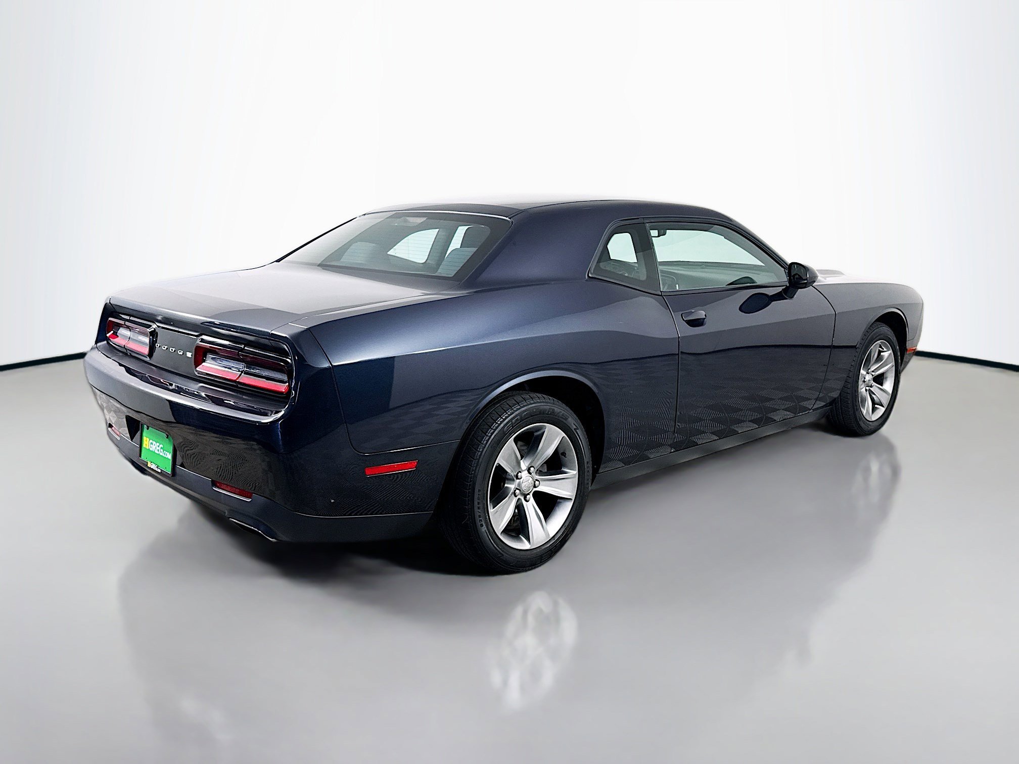 Used 2016 Dodge Challenger SXT image 10