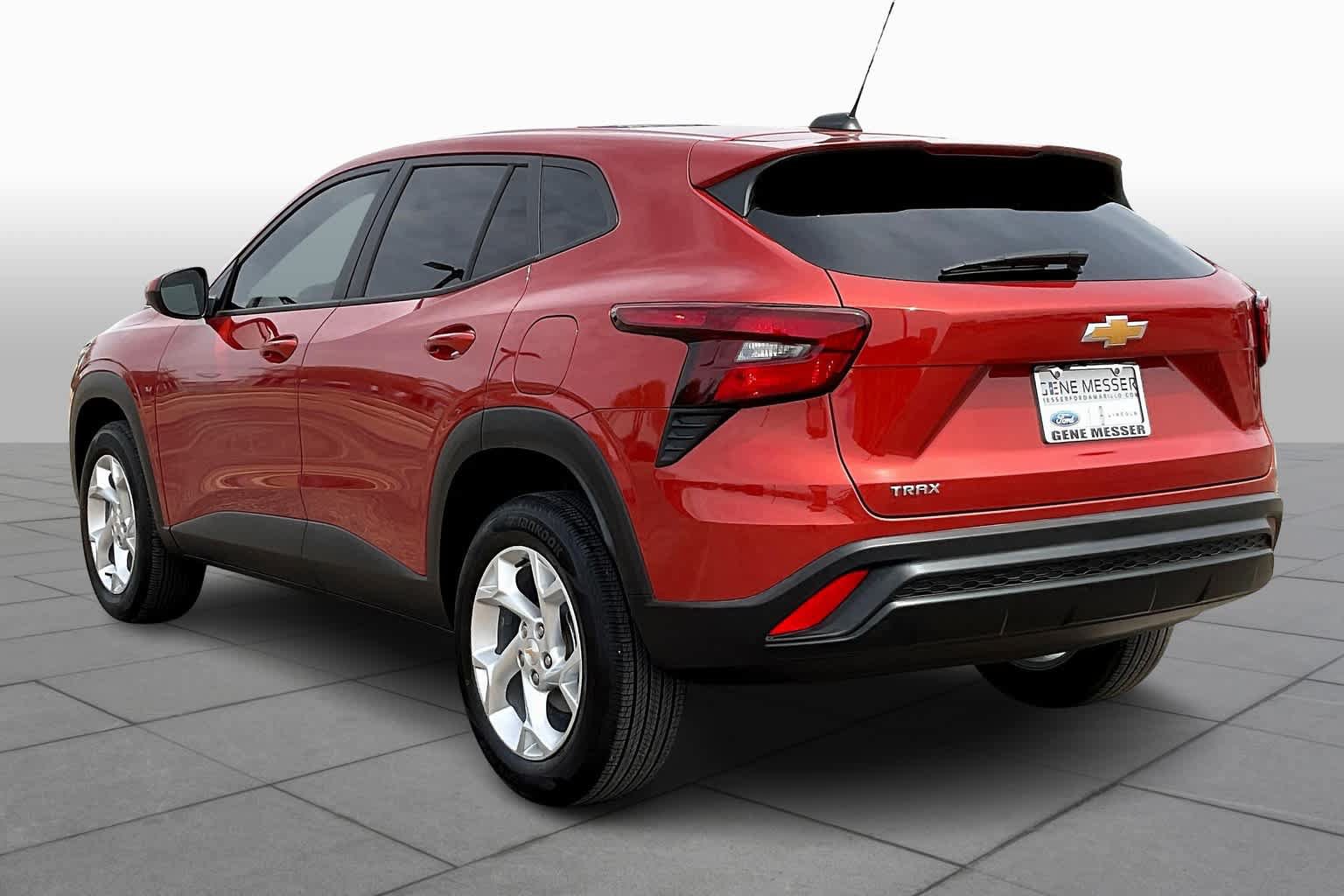 Used 2024 Chevrolet Trax LS w/ LS Convenience Package FWD image 11