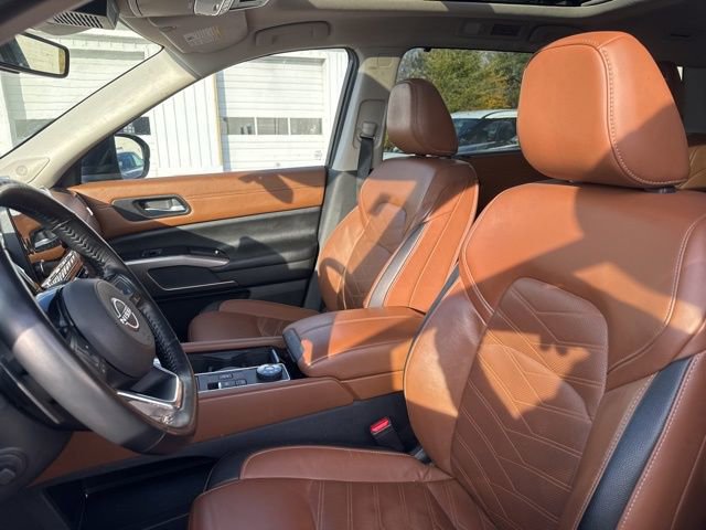 Used 2023 Nissan Pathfinder Platinum image 10