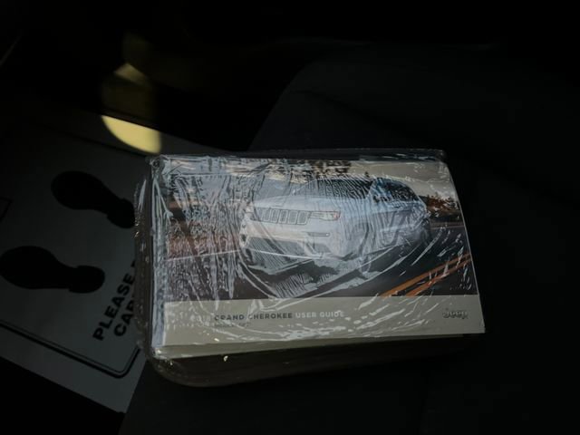 Used 2021 Jeep Grand Cherokee Laredo image 33