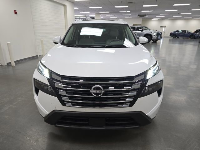 Used 2024 Nissan Rogue SV w/ SV Premium Package FWD image 2