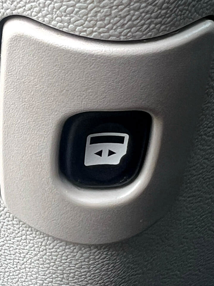 Used 2020 Dodge Grand Caravan SXT image 12