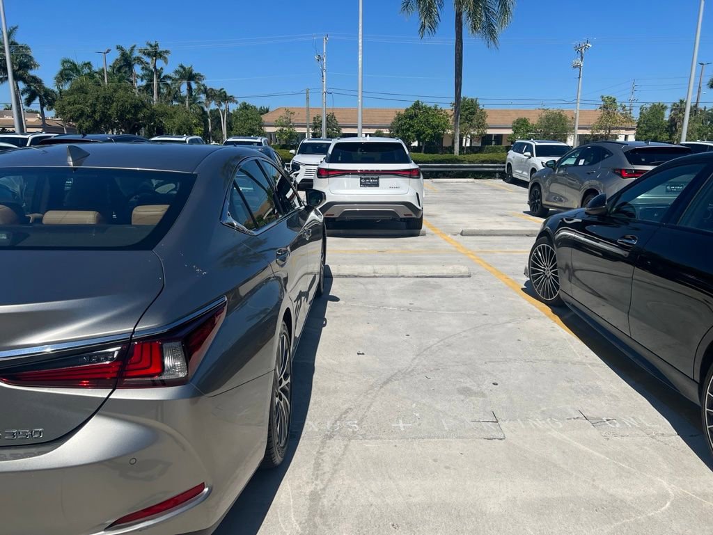 Used 2021 Lexus ES 350 w/ Premium Package FWD image 9