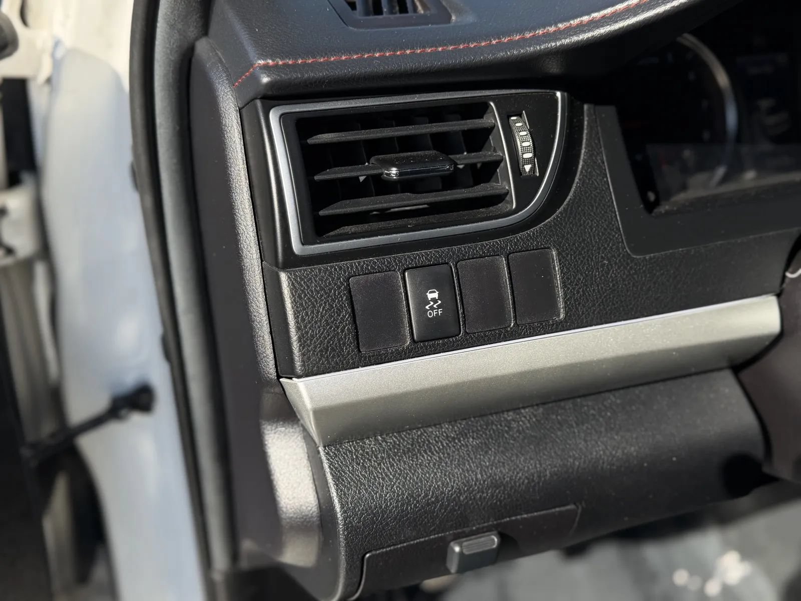 Used 2015 Toyota Camry XSE FWD image 24