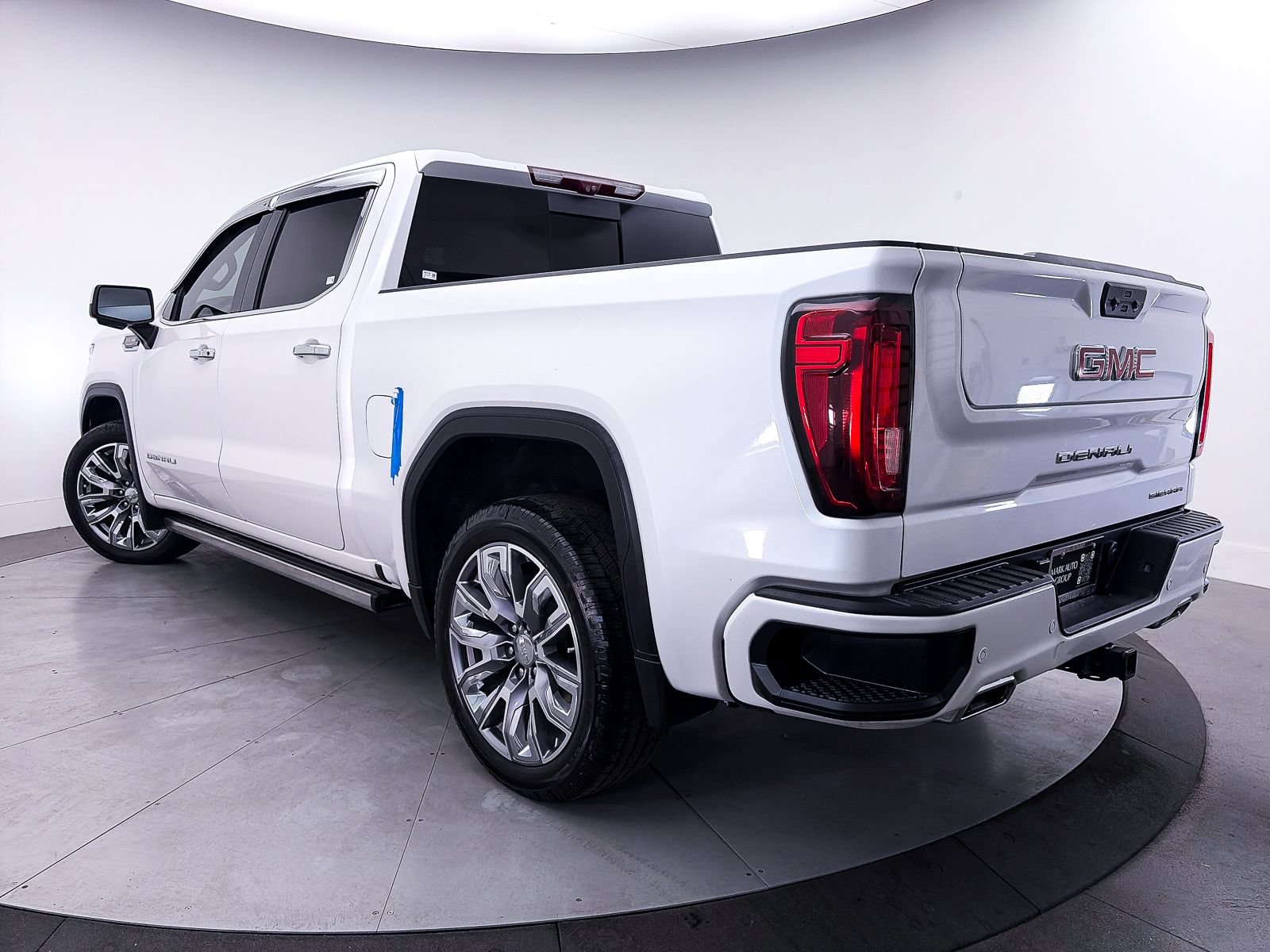 Used 2023 GMC Sierra 1500 Denali w/ Denali Reserve Package AWD/4WD image 2