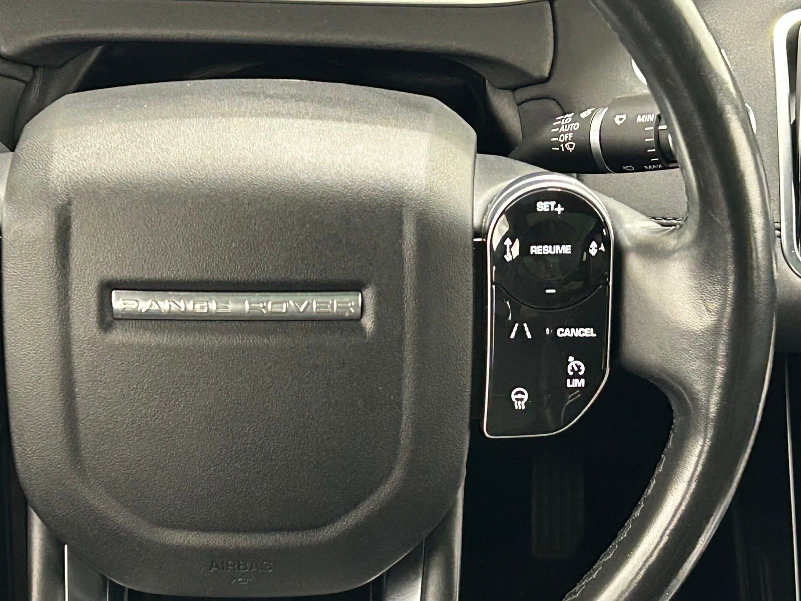 Used 2020 Land Rover Range Rover Evoque SE image 13