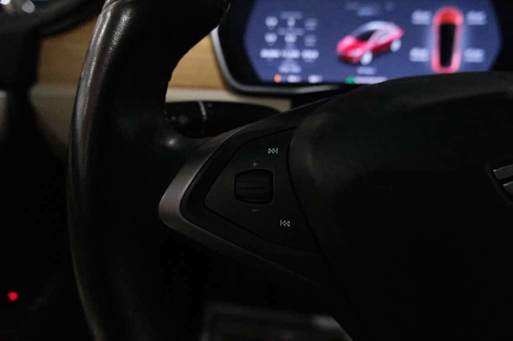 Used 2018 Tesla Model X 100D image 35