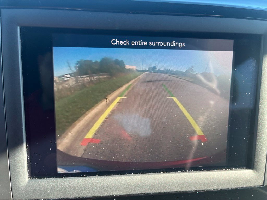 Used 2020 Chrysler Pacifica Touring w/ S Appearance Package FWD image 9