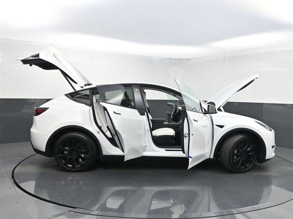 Used 2023 Tesla Model Y Long Range image 33