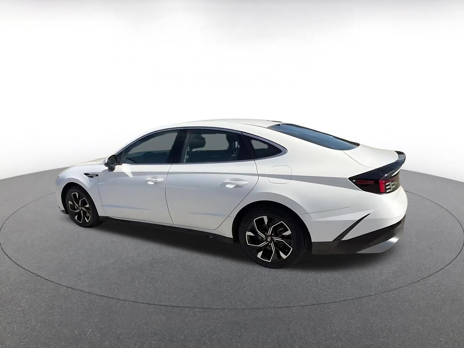 Used 2025 Hyundai Sonata SEL FWD image 10