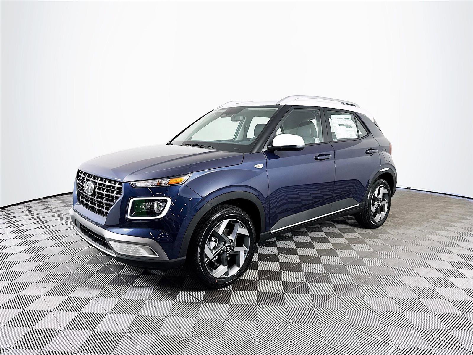 New 2025 Hyundai Venue Limited image 3