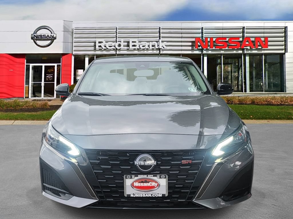 Used 2024 Nissan Altima 2.5 SR FWD image 2