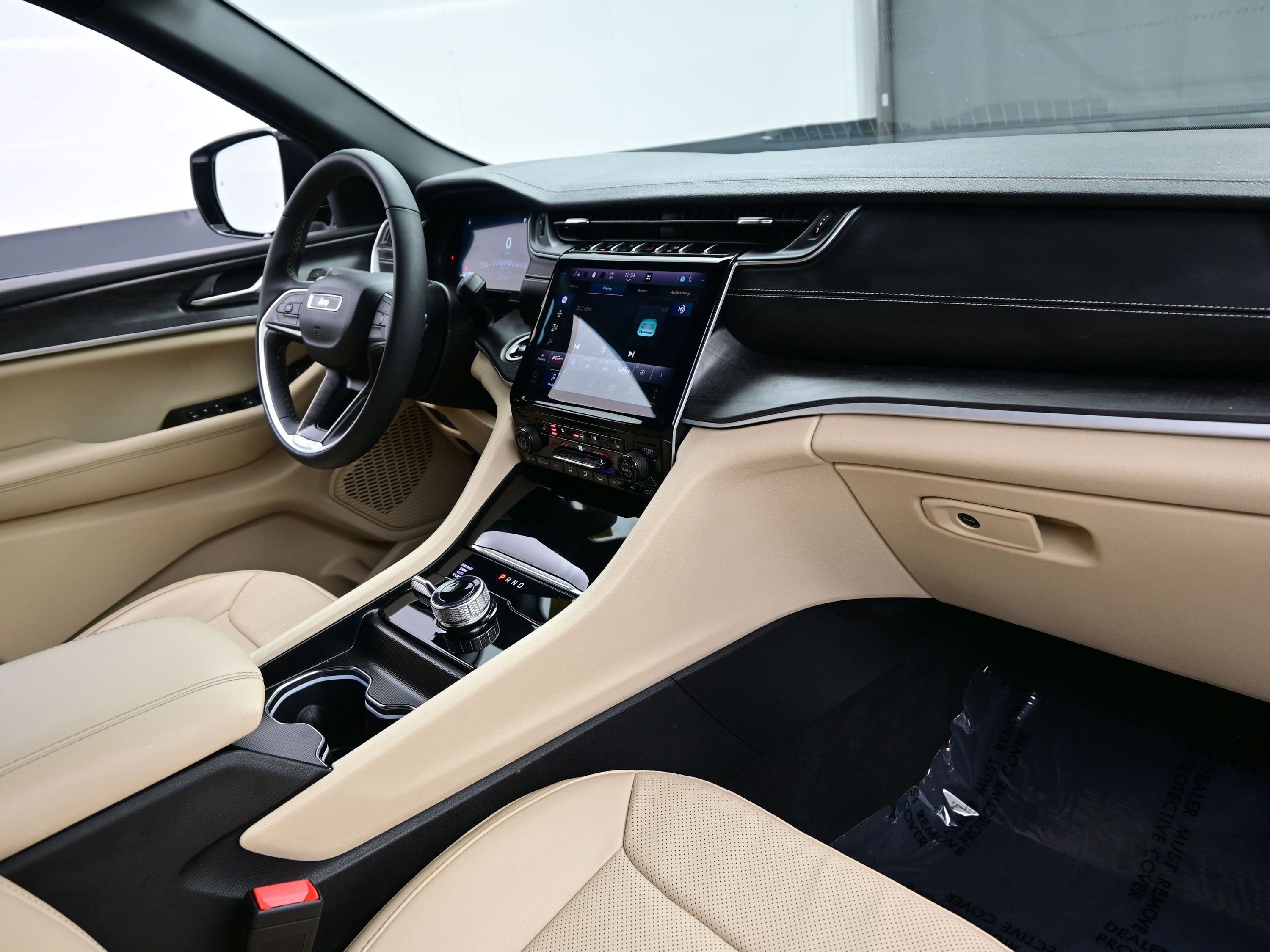 Used 2024 Jeep Grand Cherokee Limited w/ Luxury Tech Group II image 15