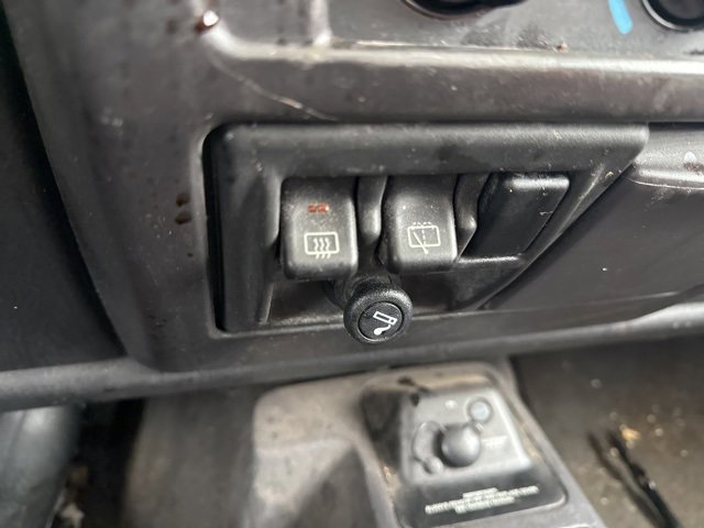 Used 2000 Jeep Wrangler Sport image 28