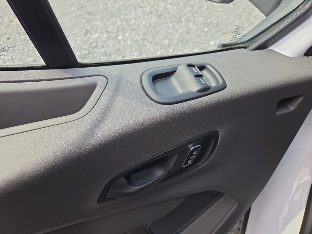New 2024 Ford Transit 250 148 Medium Roof image 24