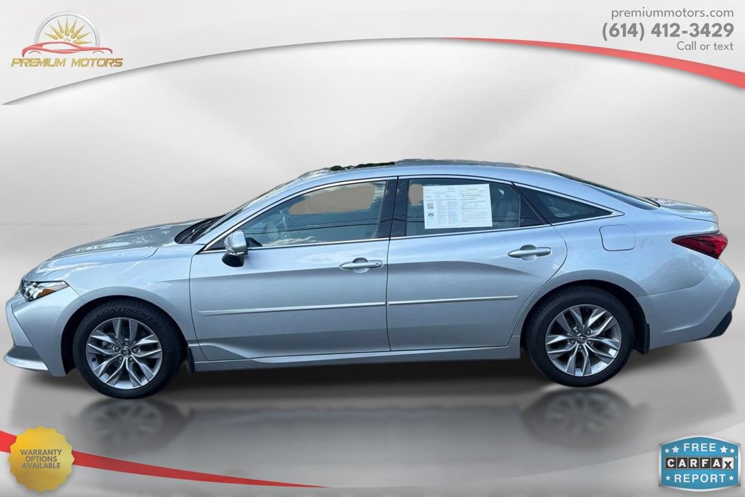 Used 2019 Toyota Avalon XLE w/ Moonroof Package FWD image 2
