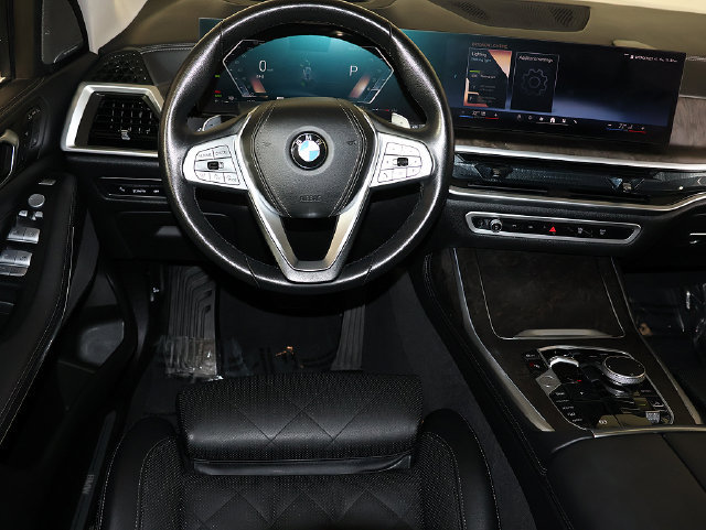 Used 2025 BMW X7 xDrive40i AWD/4WD image 3