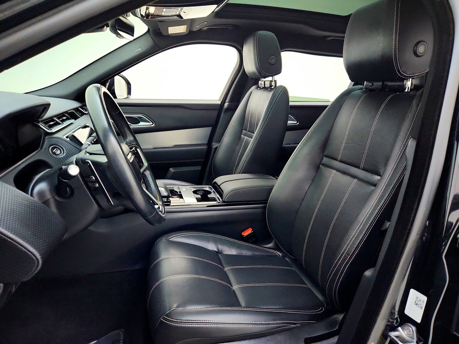 Used 2023 Land Rover Range Rover Velar R-Dynamic S image 12