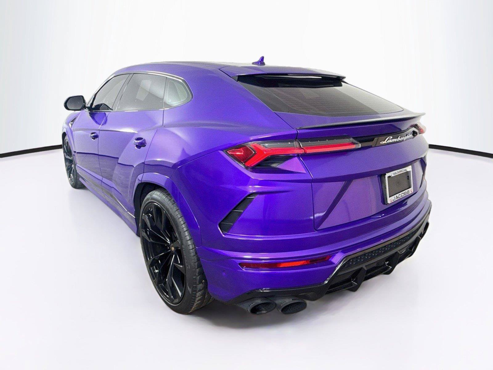 Used 2020 Lamborghini Urus AWD/4WD image 3