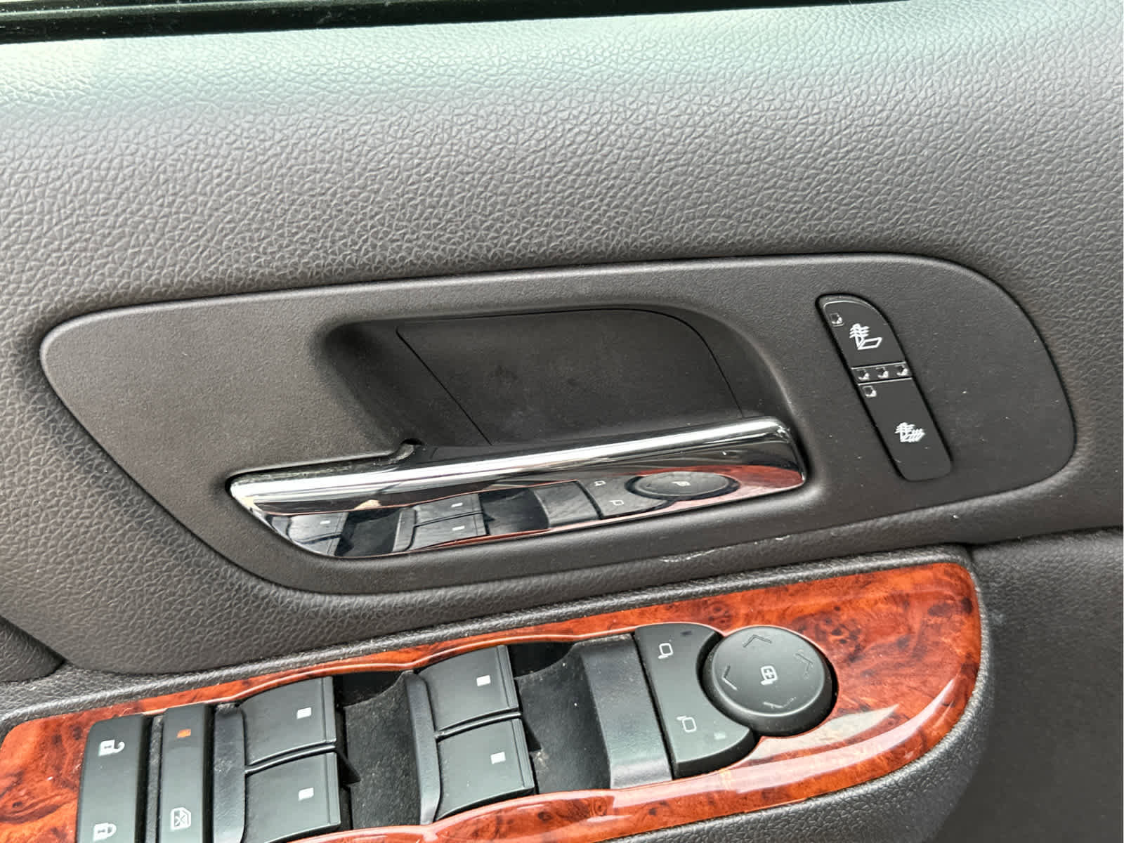 Used 2013 Chevrolet Avalanche LT image 20