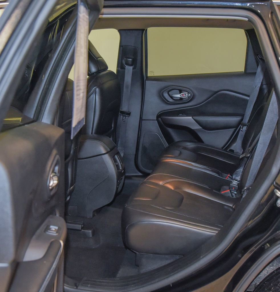 Used 2020 Jeep Cherokee Latitude Plus w/ Cold Weather Group image 4