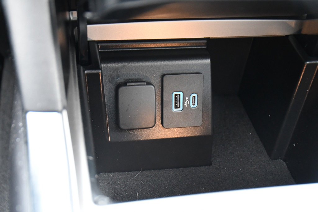 Used 2023 Ford Explorer XLT w/ Equipment Group 202A image 32