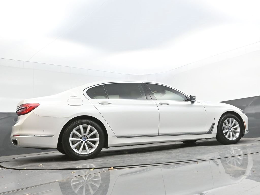 Used 2018 BMW 740e xDrive image 41