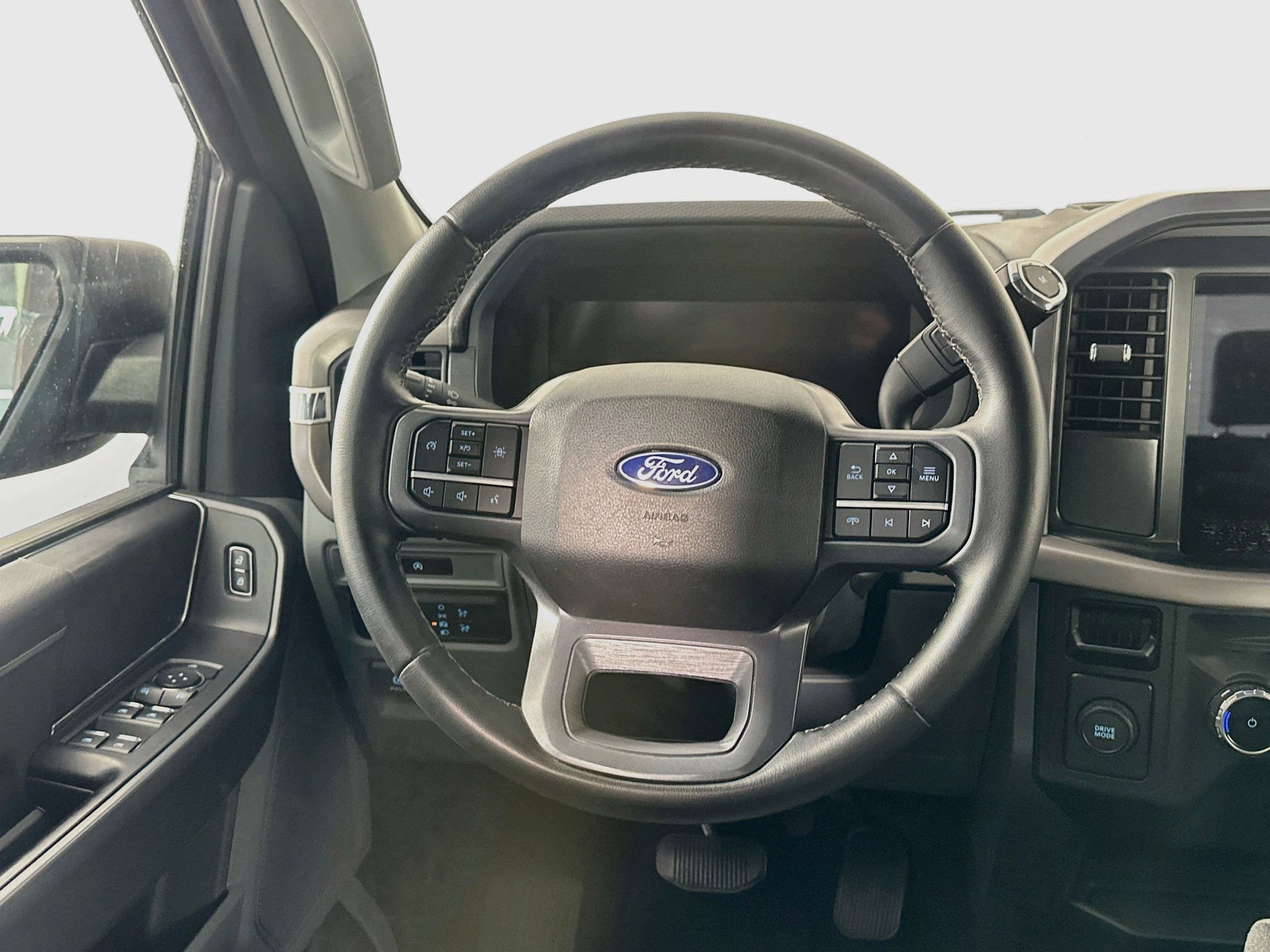 Used 2025 Ford F150 XLT w/ Equipment Group 301A Standard RWD image 18