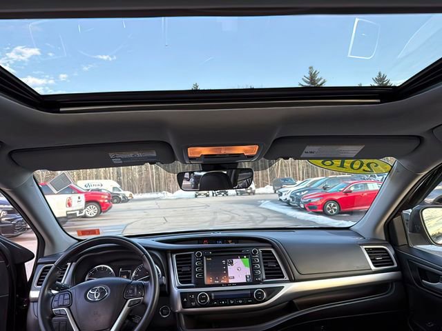Used 2018 Toyota Highlander XLE image 26
