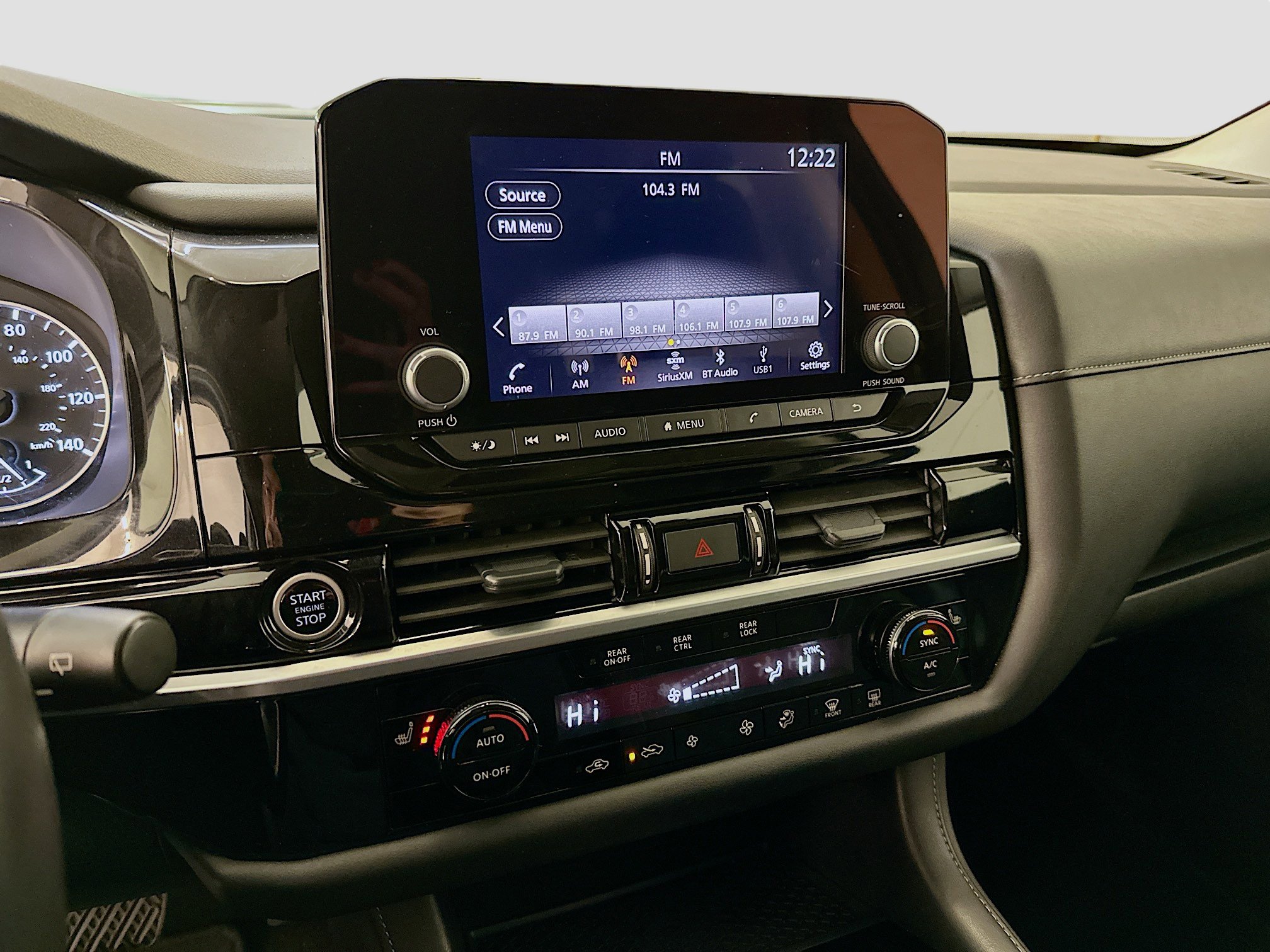 Used 2024 Nissan Pathfinder SV image 25