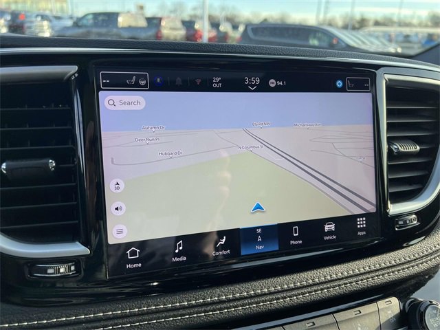 Used 2025 Chrysler Pacifica Limited image 17