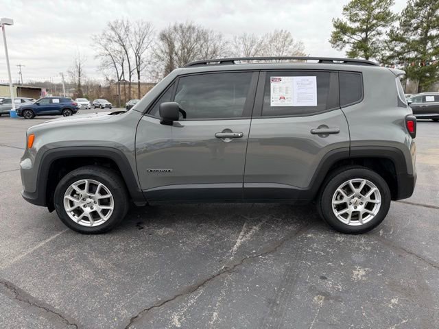 Used 2022 Jeep Renegade Latitude image 9