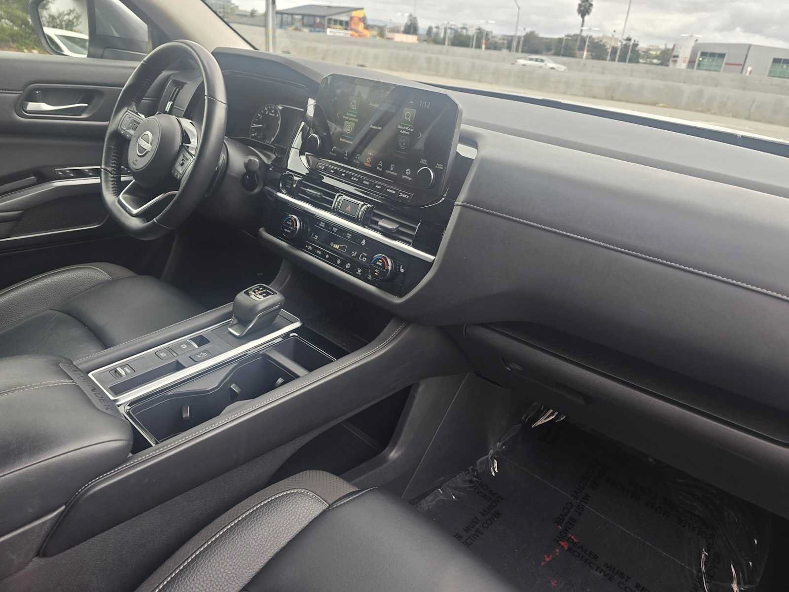 Used 2025 Nissan Pathfinder SL FWD image 11