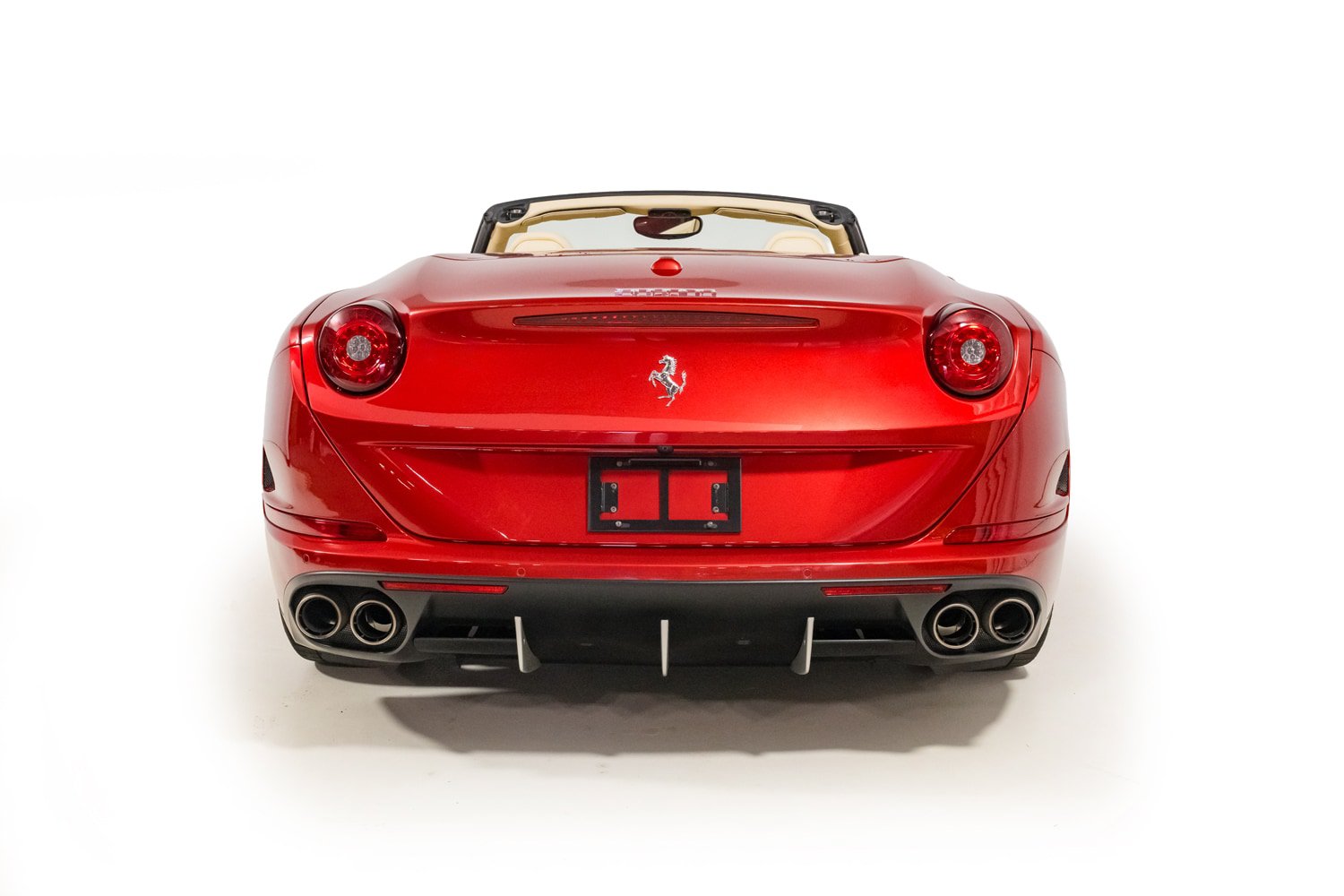 Used 2015 Ferrari California T RWD image 14