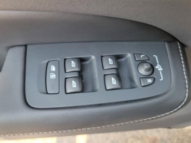 Used 2024 Volvo V60 B5 Cross Country Ultimate AWD/4WD image 22