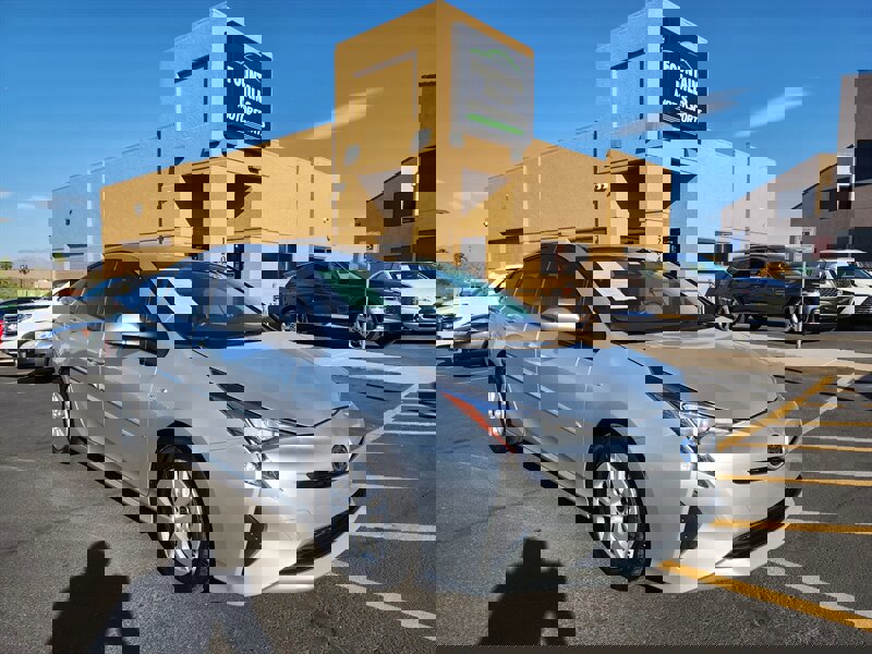 Used 2017 Toyota Prius Two FWD image 1