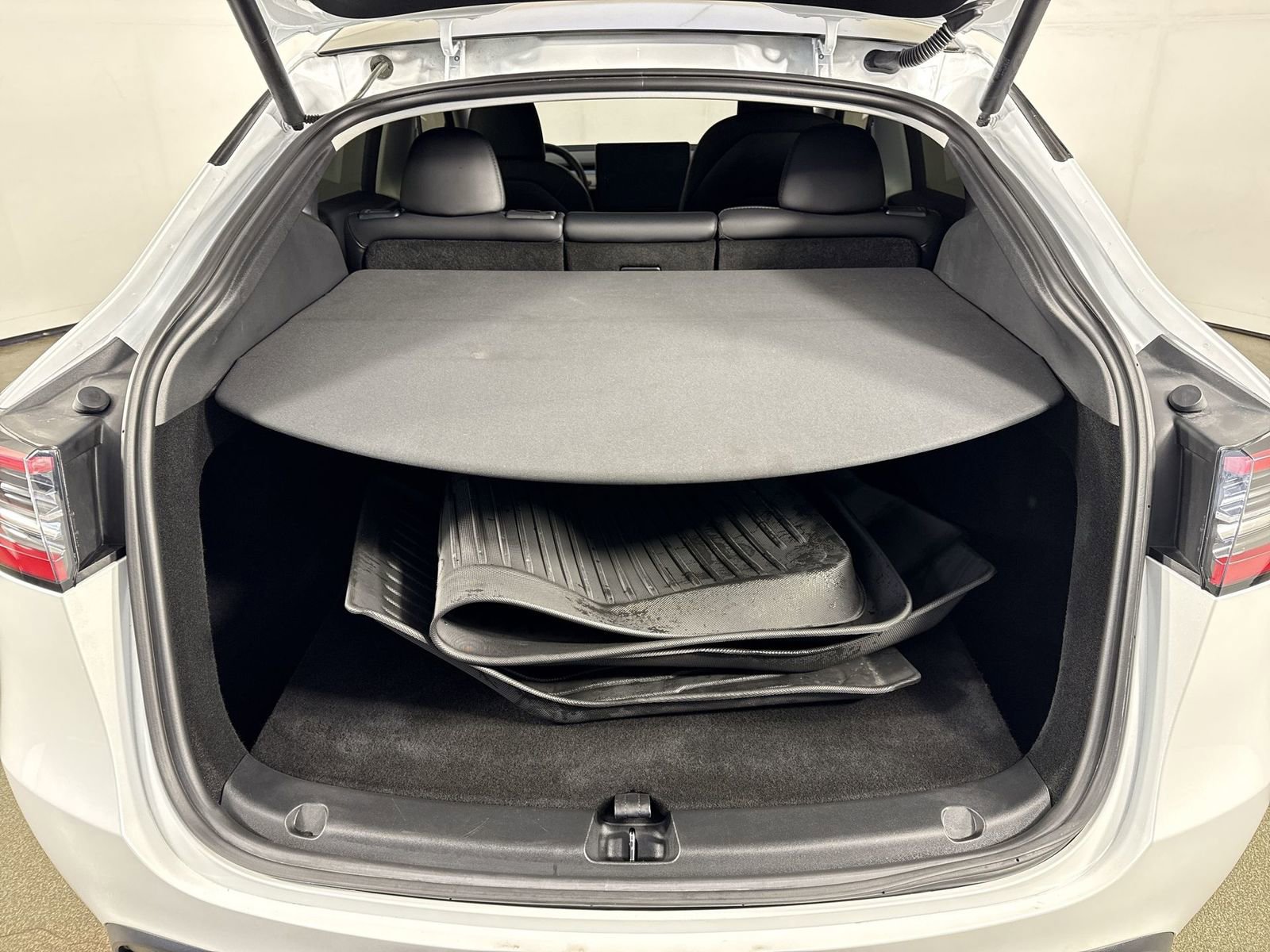Used 2023 Tesla Model Y Performance image 32