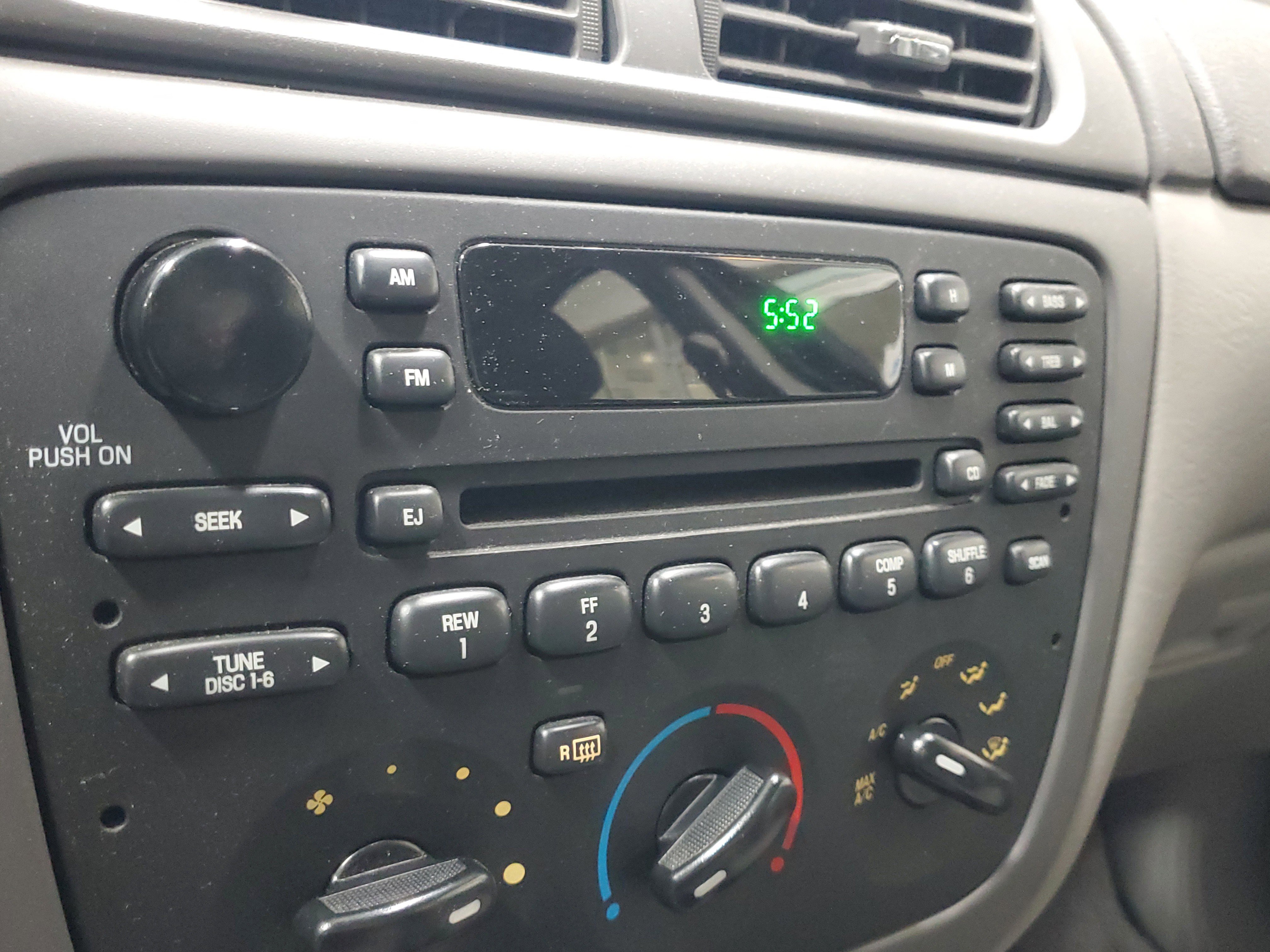 Used 2005 Ford Taurus SE FWD image 29