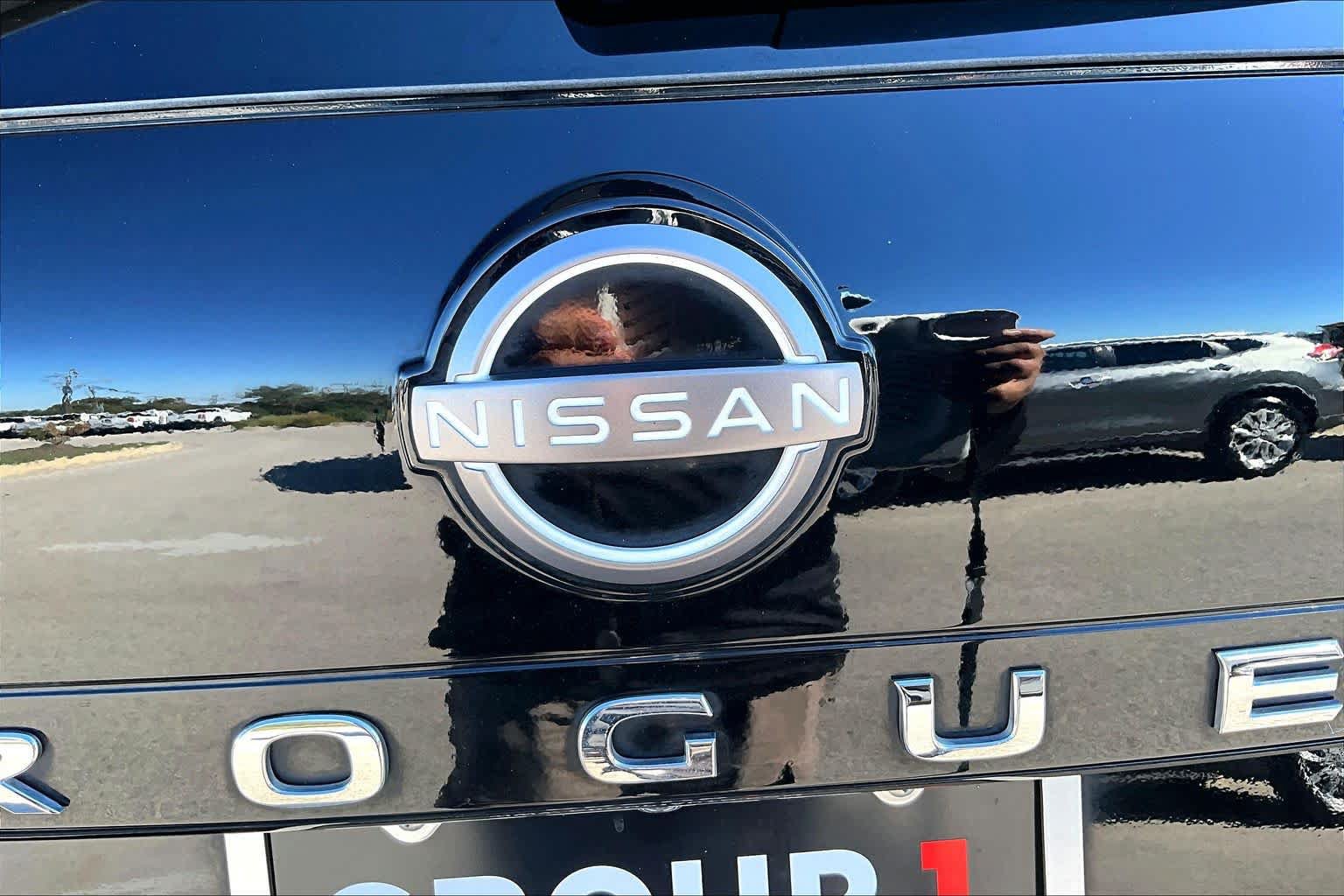 Used 2023 Nissan Rogue SV FWD image 31