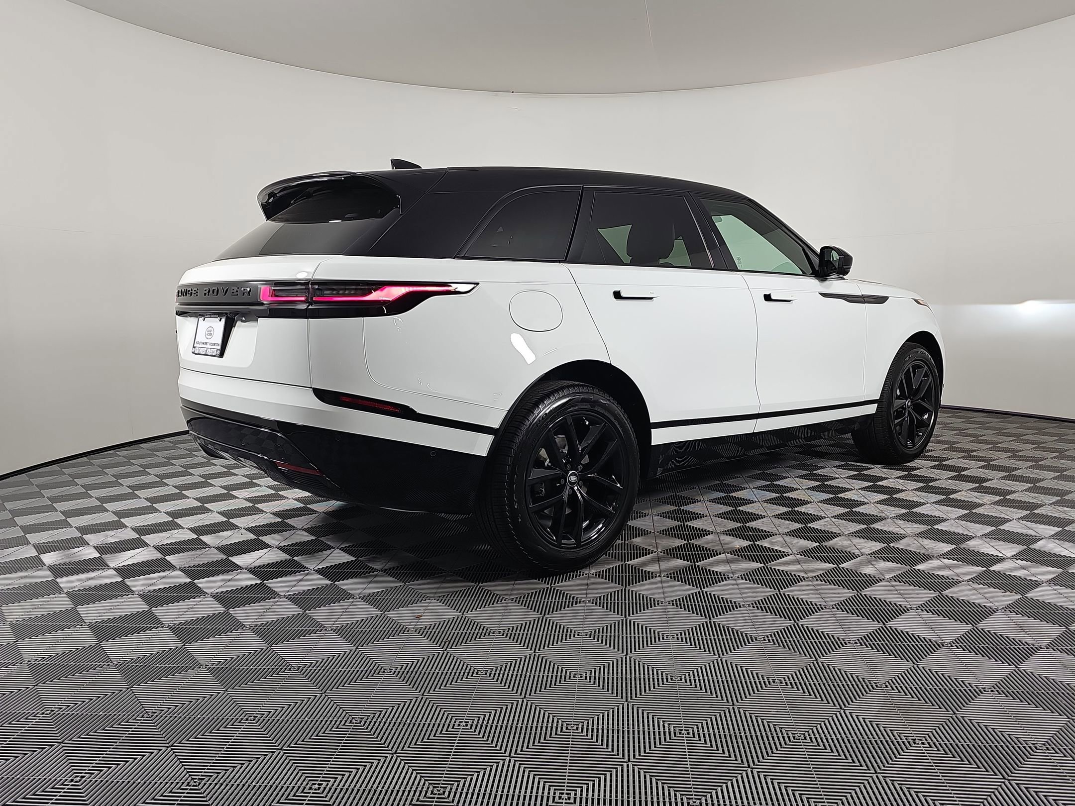 New 2026 Land Rover Range Rover Velar Dynamic SE image 8