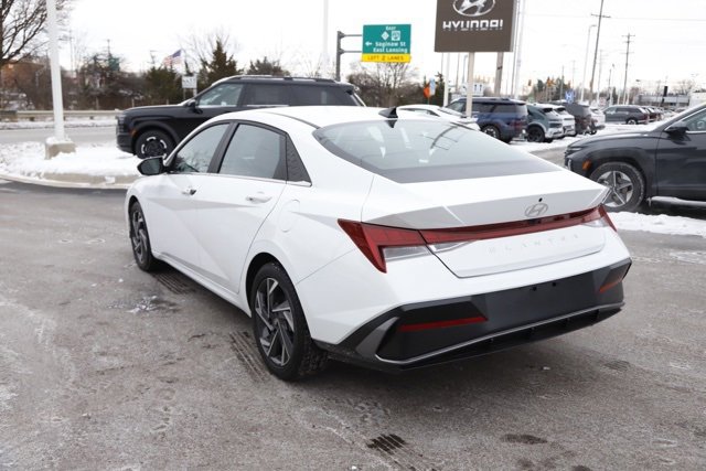 Certified 2024 Hyundai Elantra SEL w/ Convenience Package image 6