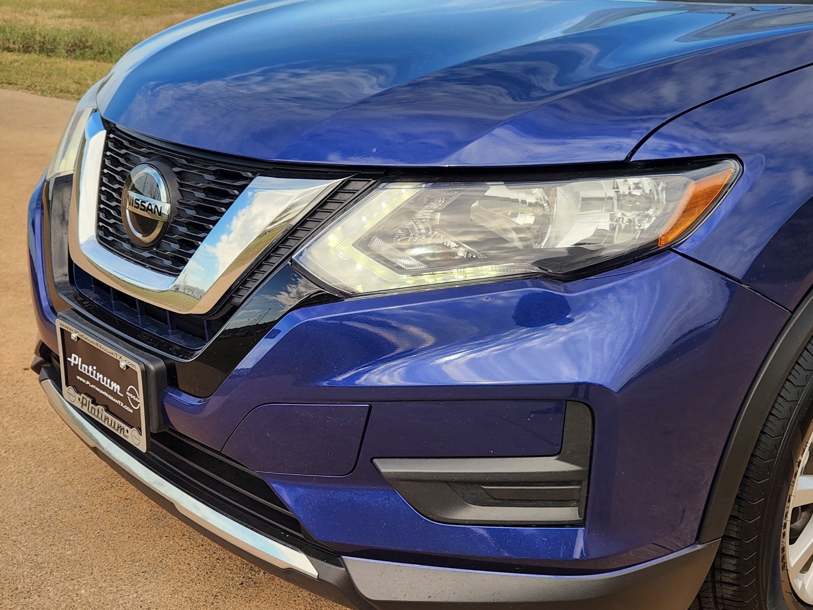 Used 2018 Nissan Rogue SV FWD image 10