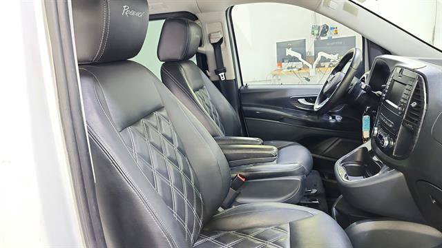 Used 2016 Mercedes-Benz Metris Passenger image 27